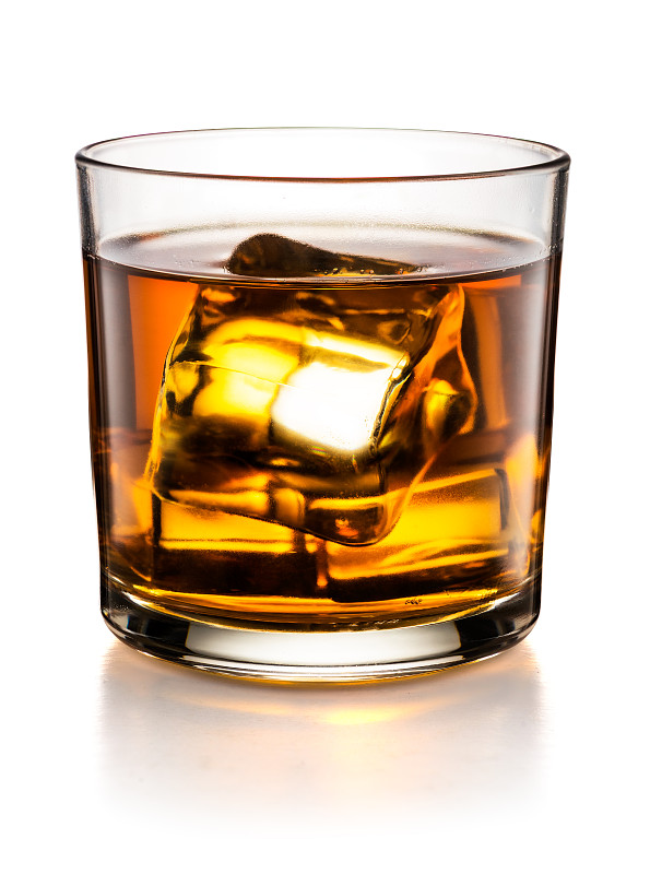 威士忌,玻璃杯,白色背景,分离着色,波旁威士忌,琥珀,白兰地,苏格兰威士忌,混合饮料,冰块