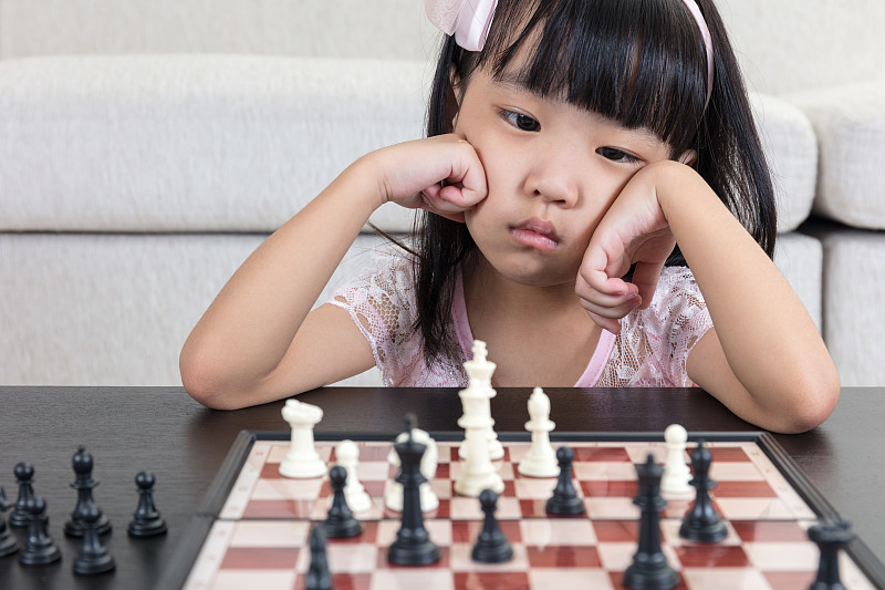 家庭生活,女孩,进行中,中国人,疲劳的,国际象棋,亚洲,棋盘,棋盘游戏,损失