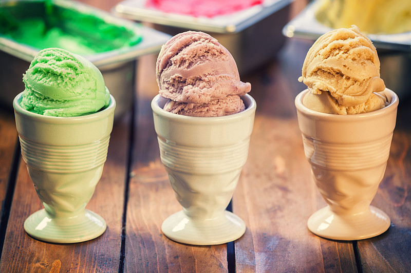 冰淇淋,自制的,蓝莓冰淇淋,覆盆子冰淇淋,草莓冰淇淋,开心果冰淇淋,薄荷冰淇淋,果汁冰糕,巧克力冰淇淋,香草冰淇淋