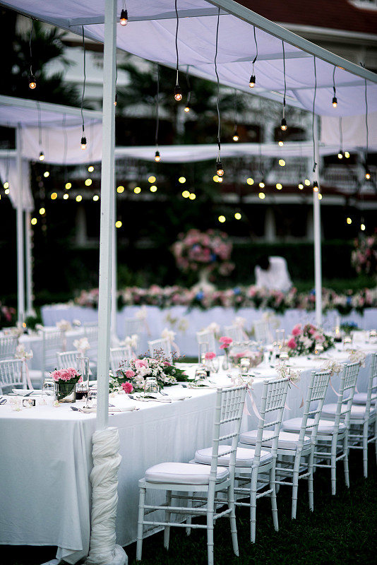 婚礼,晚餐,桌子,结婚宴会,春药,正餐宴会,垂直画幅,餐饮服务职业,花束,白色