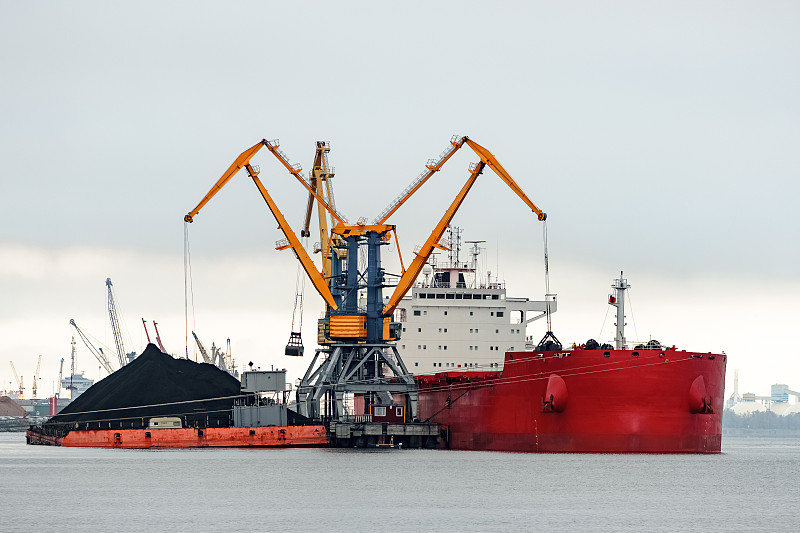 巨大的,红色,货船,散货船,里加,煤,货物集装箱,固定的,干的,起重机