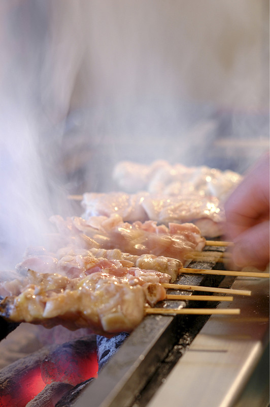 煎鸡肉,日式烧鸡,串肉签,肉,垂直画幅,日本食品,食品,精制土豆,图像,小吃