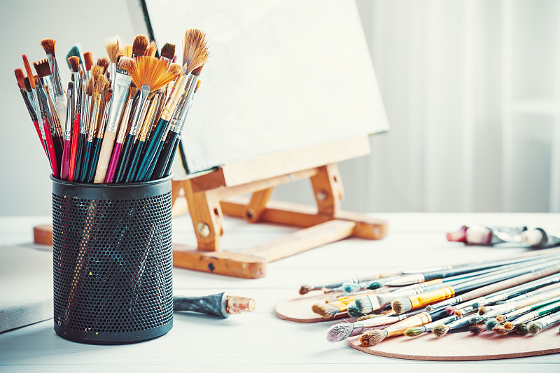 画架,涂料,设备用品,画笔,桌子,职业,调色板,绘画艺术品,创造力,美术工作室