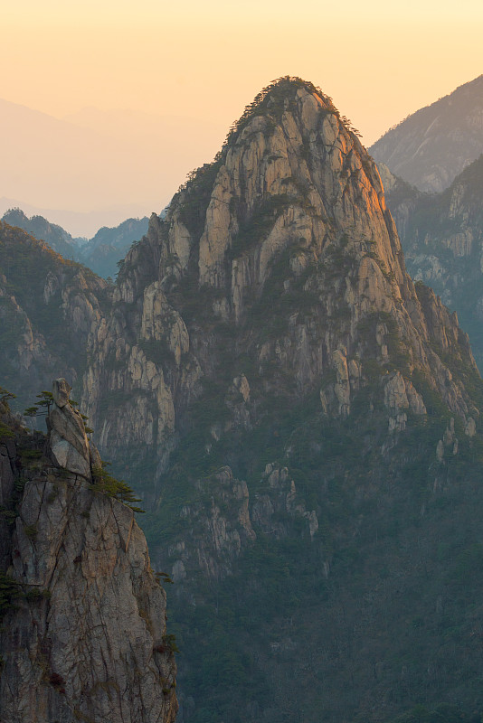 黄山山脉,安徽省,松树,中国,地形,桨叉架船,一只动物,中国东部,旅游