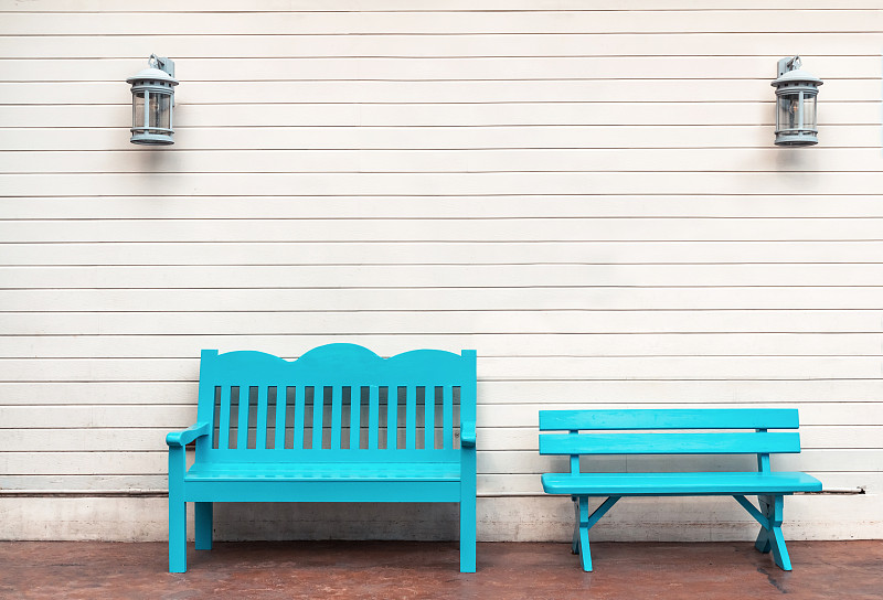 两个物体,长椅,浅蓝色,墙,木制,白色,伍德因德沙滩,椅子,公园长椅,新的