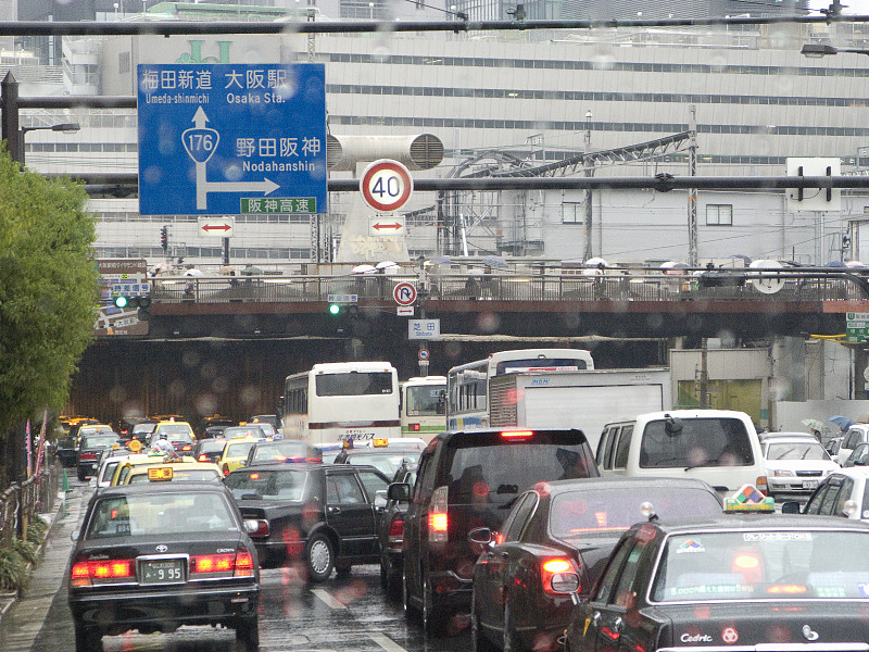交通堵塞,家用车,雨,日本,侧面视角,路,水平画幅,无人,交通,东亚