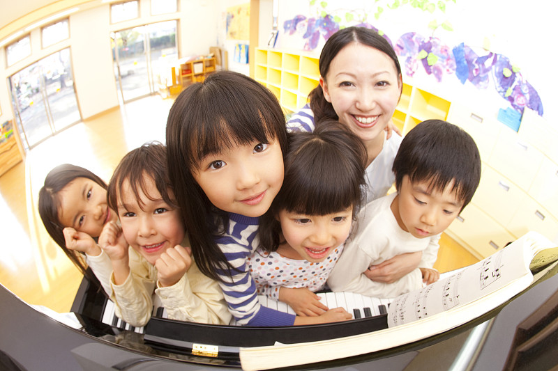 钢琴,前面,幼儿园学童,幼儿园,教师,女人,水平画幅,快乐,父母,人