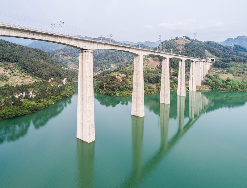 水库,航拍视角,铁路桥,铁路运输,建筑施工屏障,栏杆,桥,中国,码头,水