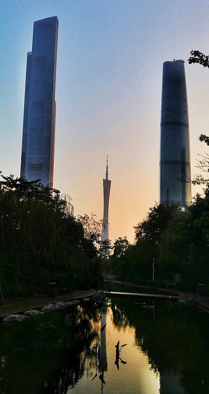 广州双子塔,后现代,顶部,替代能源,多云,起重机,低视角,高大的,广州,外立面