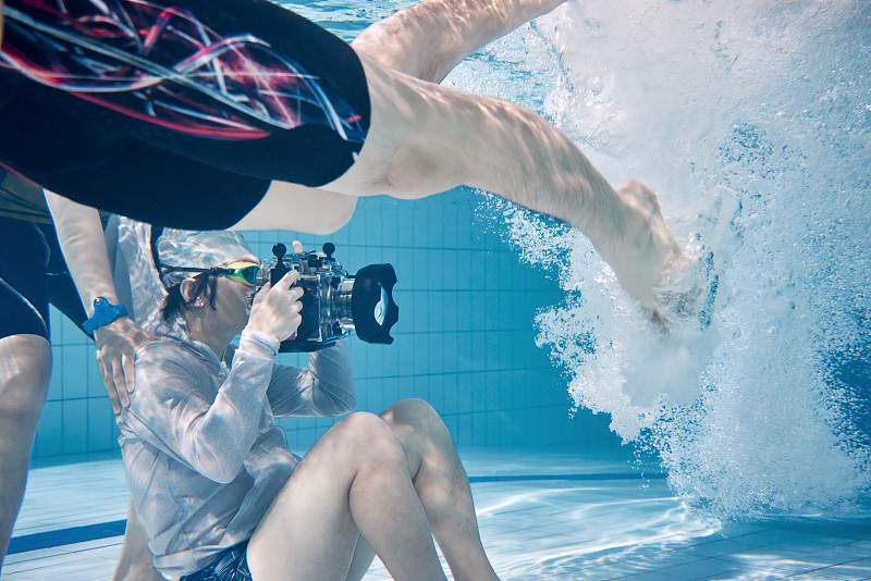 摄影师,水下,男性,游泳池,水下摄影机,游泳帽,电影摄影师,游泳护目镜,敏捷,水