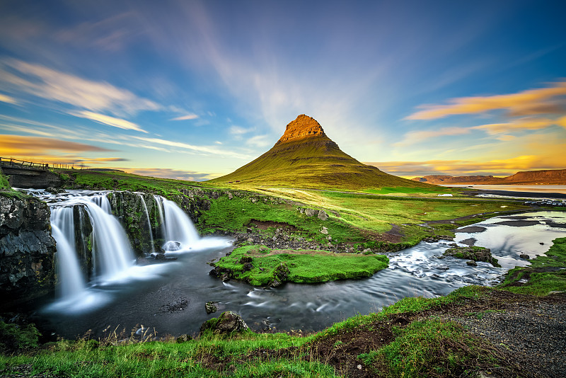 瀑布,冰岛国,山,基尔丘山,在上面,斯奈山半岛,人行桥,曙暮光,环境,云