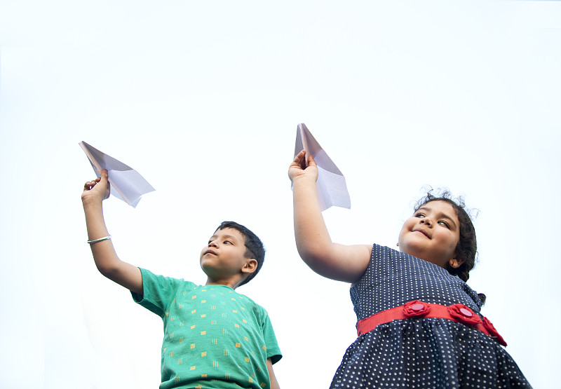 纸飞机,男孩,女孩,折纸工艺,8岁到9岁,印度人,天空,灵感,休闲活动,水平画幅
