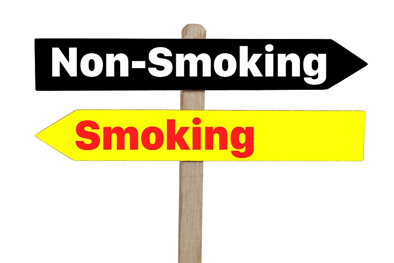 禁止吸烟记号,标志,吸烟问题,双车道,山路木标,进出港显示牌,交通箭头标志,方向标,烟草,水平画幅
