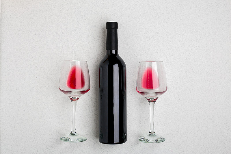 看风景,瓶子,在上面,倾斜的,白色背景,玻璃杯,红葡萄酒,巨大的,揭幕赛,科克（盖尔特语）