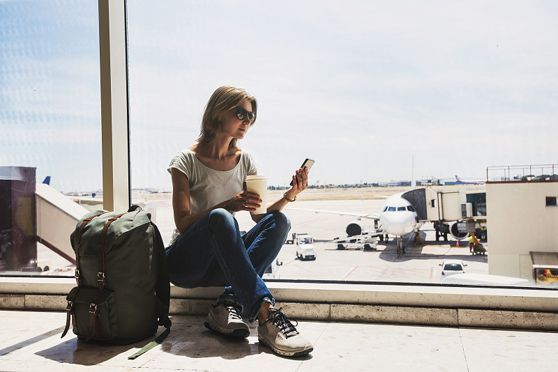 飞机,等,青年女人,概念,机场,背包,行李,无线技术,手机,方向