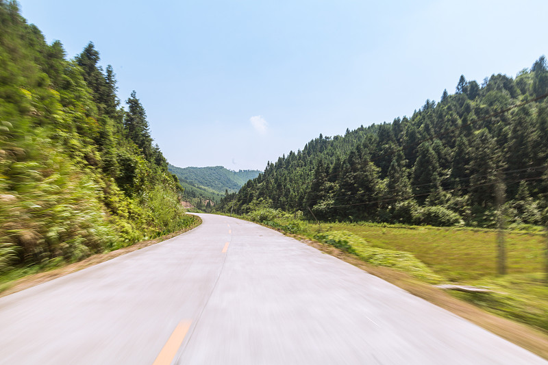 路,日光,白昼,混凝土,赛车运动,稻田,前进的道路,天空,水平画幅,山