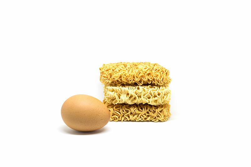 鸡蛋,白色背景,方便面,分离着色,干燥食品,日本拉面,面条,不健康的生活方式,便利,紧迫