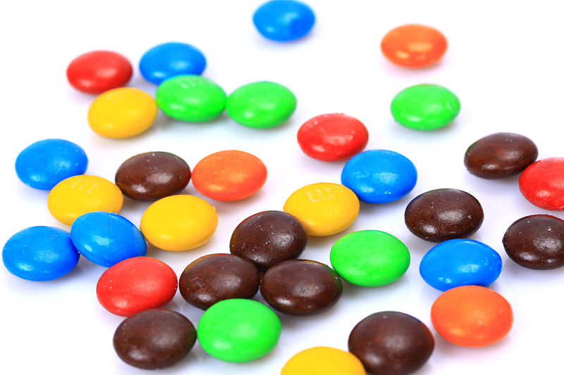 Colorful,chocolate,beans，,Chocolate,candy,,on,the,white,background