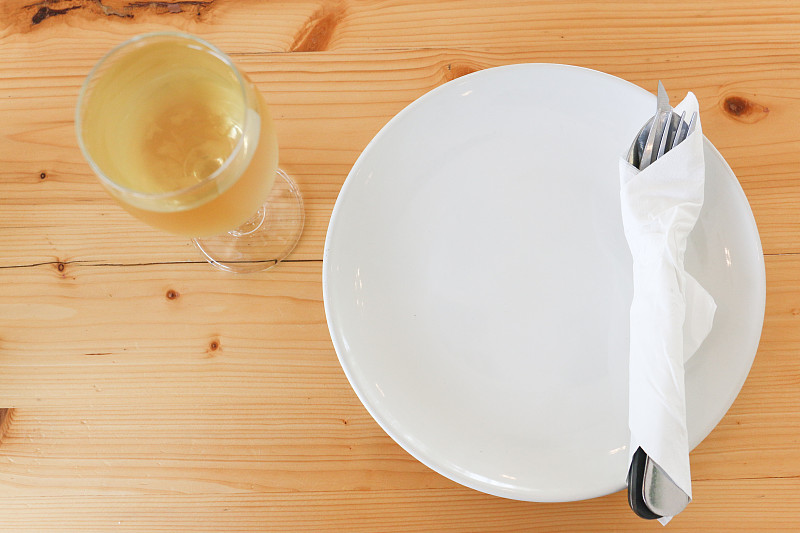 有包装的,白色,桌子,木制,玻璃杯,盘子,汤匙,白葡萄酒,公亩,叉