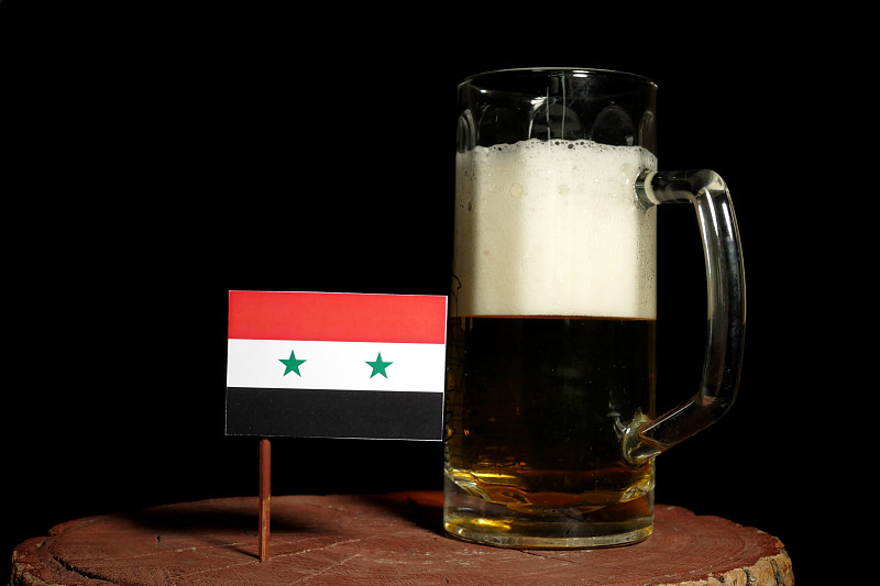 黑色背景,分离着色,啤酒杯,叙利亚,陶质啤酒杯,泡沫饮料,酿酒厂,褐色,水平画幅,无人