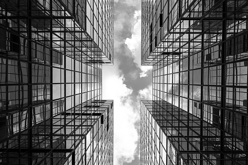 对称,办公大楼,城市生活,低视角,主观视角,条纹,黑白图片,天空,未来,现代