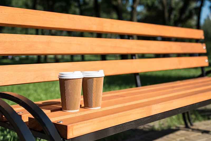 长椅,木制,公园,特写,一次性物品,两个物体,咖啡杯,风景,公园长椅,一次性杯子