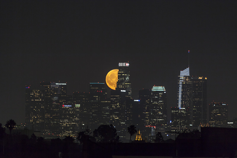 都市风景,洛杉矶,市区,天空,透过窗户往外看,夜晚,月亮,洛杉矶县,现代,彩色图片