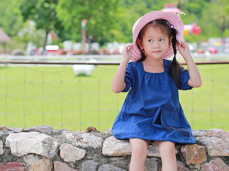 草帽,儿童,绿色,小的,可爱的,衣服,女孩,公园,亚洲,坐