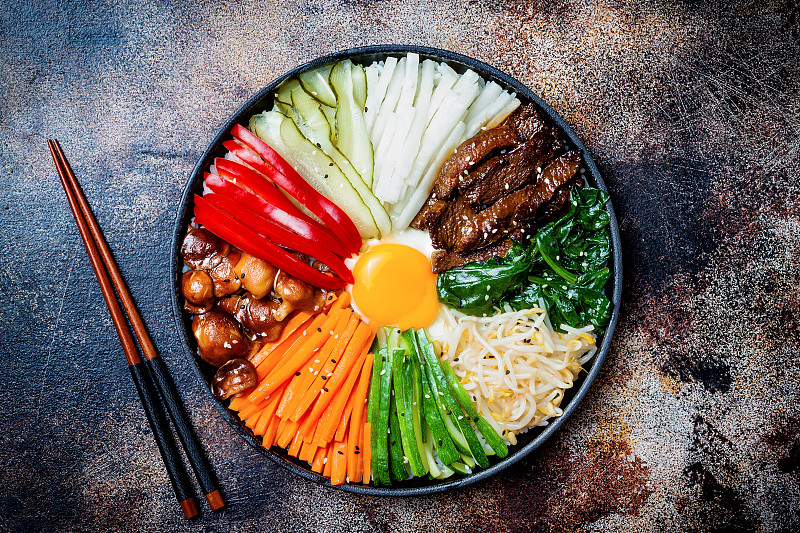 拌饭,传统,牛肉,碗,蔬菜,米,在上面,视角,平铺,抽陀螺