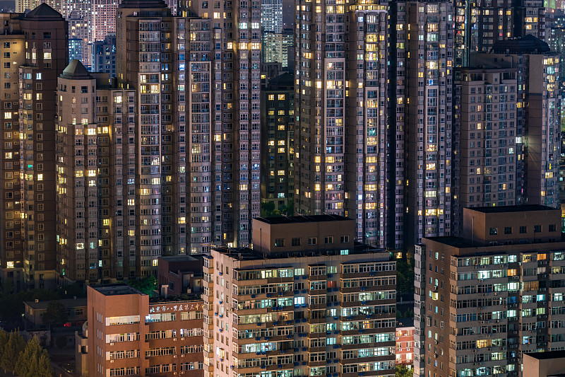 居住区,混沌,天空,外立面,固定机位定焦拍摄,水平画幅,高视角,夜晚,无人,格子