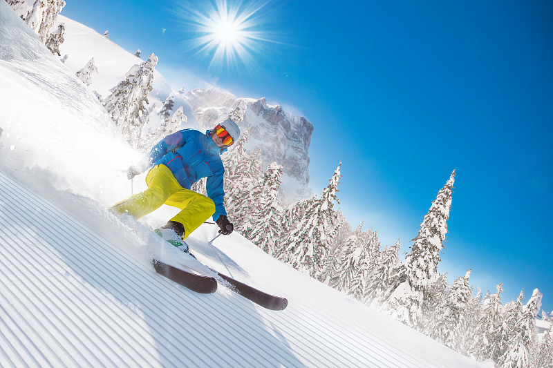 速降滑雪,山,滑雪运动,高处,天空,青少年,风,休闲活动,高视角,提举
