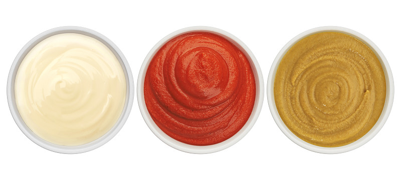 番茄酱,白色背景,蛋黄酱,视角,芥末,分离着色,餐具,留白,酱油壶,水平画幅