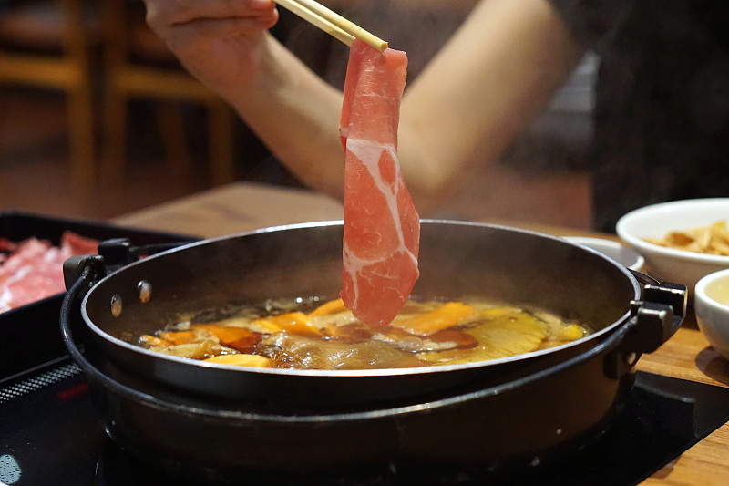 寿喜烧,日本,筷子,猪肉,波特派,生食,干冰,手牵手,接力赛,涮涮锅