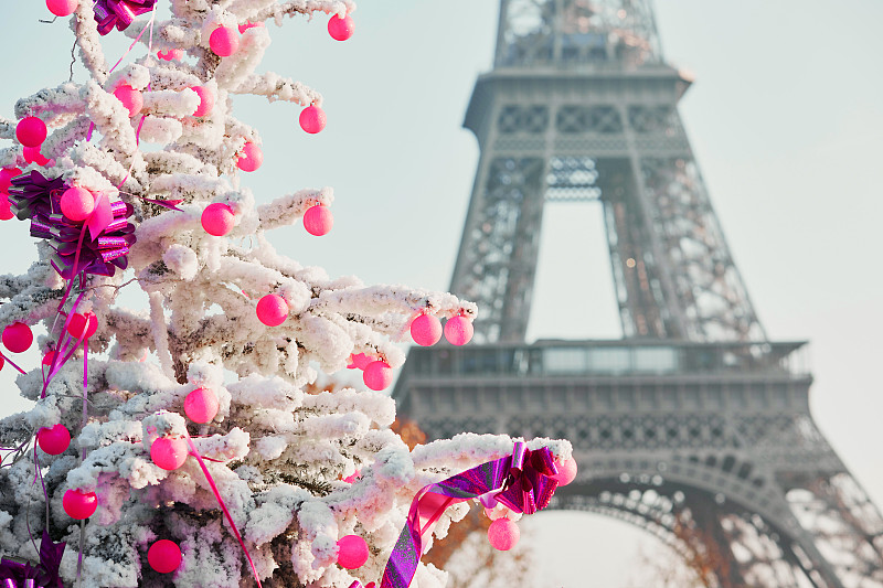 雪,埃菲尔铁塔,圣诞树,有包装的,球,天空,市区路,球体,国际著名景点,十二月