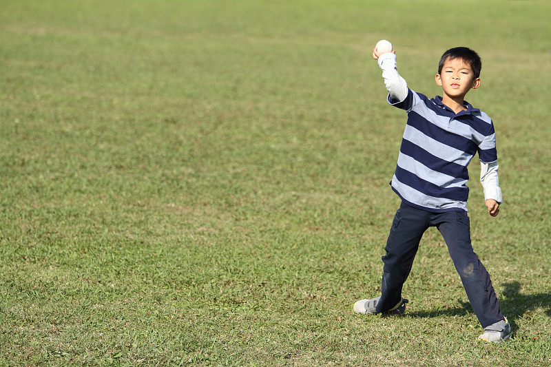 日本人,传球游戏,小学,男孩,数字2,球,天空,公园,水平画幅,户外