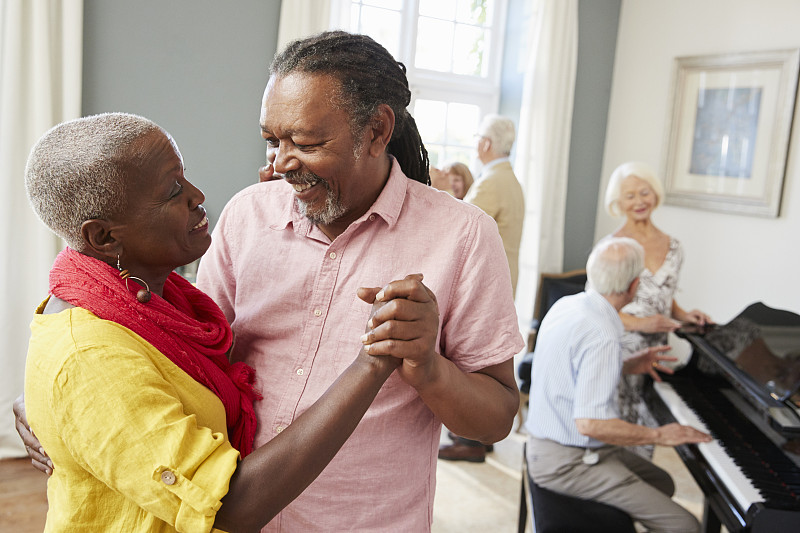 老年人,人群,舞蹈,交际舞,非裔美国人,多种族,钢琴,80到89岁,教室,60到69岁