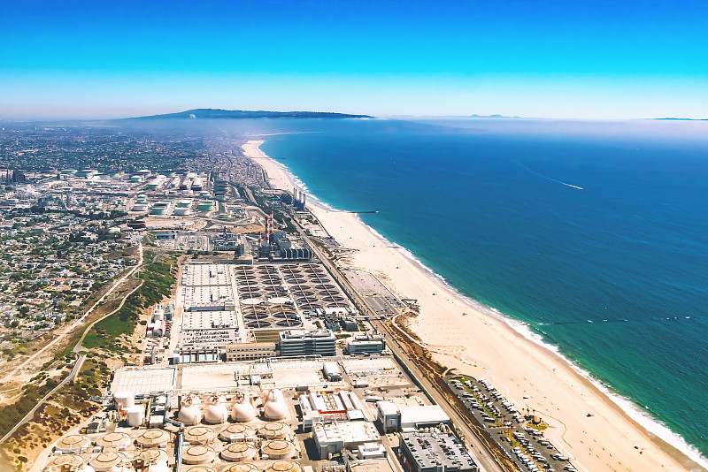 海滩,航拍视角,洛杉矶,平衡折角灯,炼油厂,正面视角,水,水平画幅,高视角,沙子