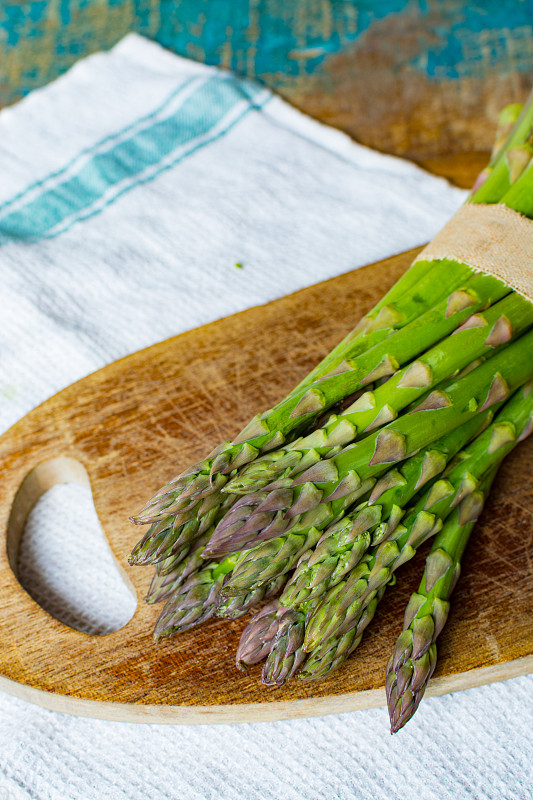 Green,young,asparagus,shoots,a??,premium,healtry,food,,ready,to,cook,and,for,grill