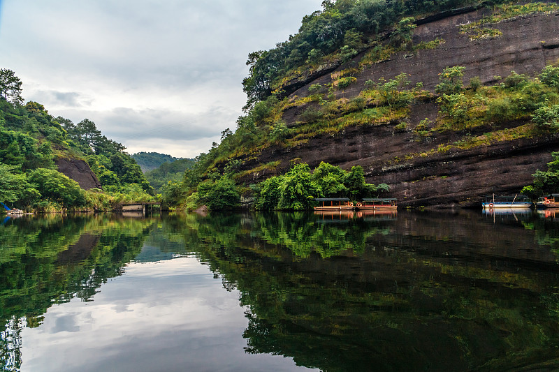 丹霞山风景名胜区,丹霞地貌,丹侬山,韶山,著名自然景观,游艇,悬崖,中国,水平画幅,无人