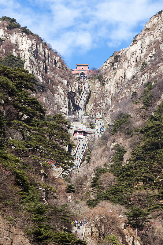 泰山,楼梯,黑云压城,垂直画幅,天空,留白,旅行者,山东省,彩色图片,冬天