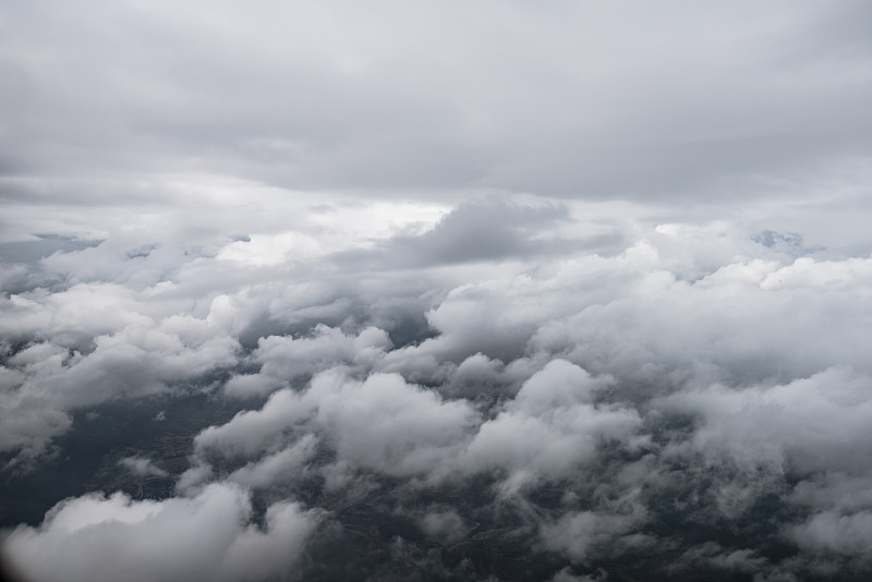戏剧性的天空,飞机,透过窗户往外看,积雨云,平流层,毛绒绒,多云,天堂,湿,飞行器