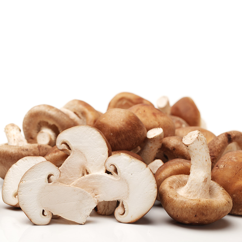 香菇,白色背景,分离着色,垂直画幅,褐色,素食,无人,有机食品,篮子,真菌