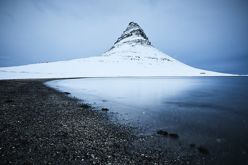 冰岛国,冬天,基尔丘山,水,树林瀑布,雪,旅行者,草,白色,著名景点