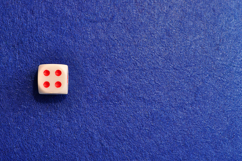 一个物体,骰子,数字4,在上面,休闲活动,水平画幅,进行中,风险,扑克,白色