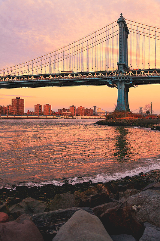 城市天际线,纽约州,曼哈顿桥,垂直画幅,美国中大西洋地区,北美,滨水,都市风景,镜头眩光,纽约
