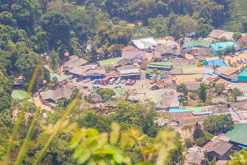 Doi,Pui’s,Hmong,ethnic,hill-tribe,village,,aerial,view,from,the,cliff,with,green,forest,on,the,mountain,background.,Doi,Pui,Hmong,tribal,village,is,located,on,Doi,Suthep-Pui,national,park,,Chiang,Mai.