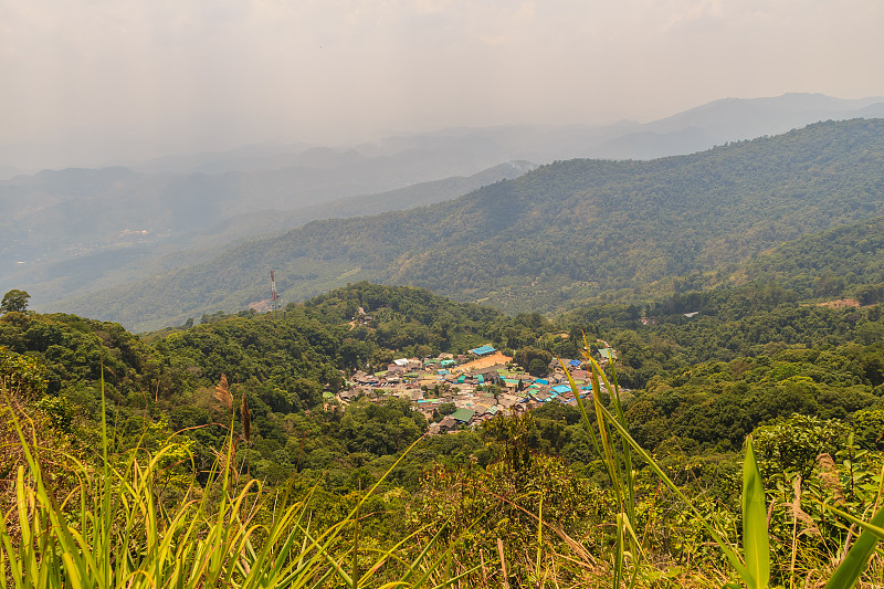 Doi,Pui’s,Hmong,ethnic,hill-tribe,village,,aerial,view,from,the,cliff,with,green,forest,on,the,mountain,background.,Doi,Pui,Hmong,tribal,village,is,located,on,Doi,Suthep-Pui,national,park,,Chiang,Mai.