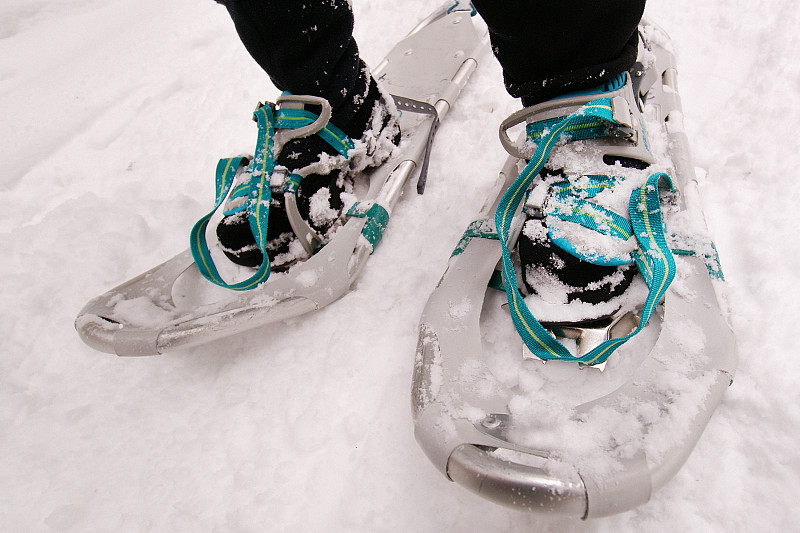 穿雪鞋走路运动,雪靴,雪鞋,登山靴,寒冷,冬季运动,水平画幅,雪,无人,蓝色