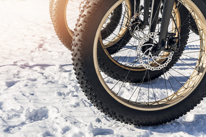 雪,特写,轮胎,胖胎自行车,自然,车轮,骑自行车,成一排,水平画幅,户外