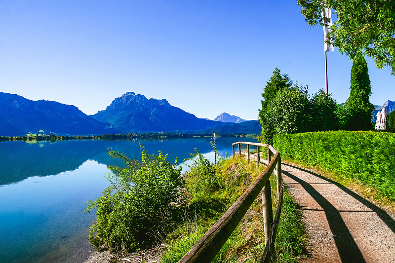 Lake,Forggensee,in,summer,near,Füssen,with,Mountain,S?uling,Ost-Allg?u,,Bavaria,,Germany